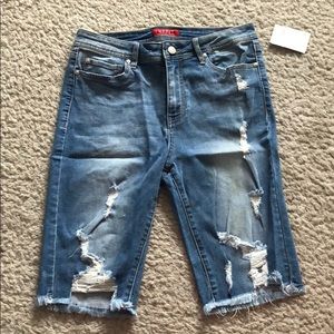 Guess medium wash bermuda shorts